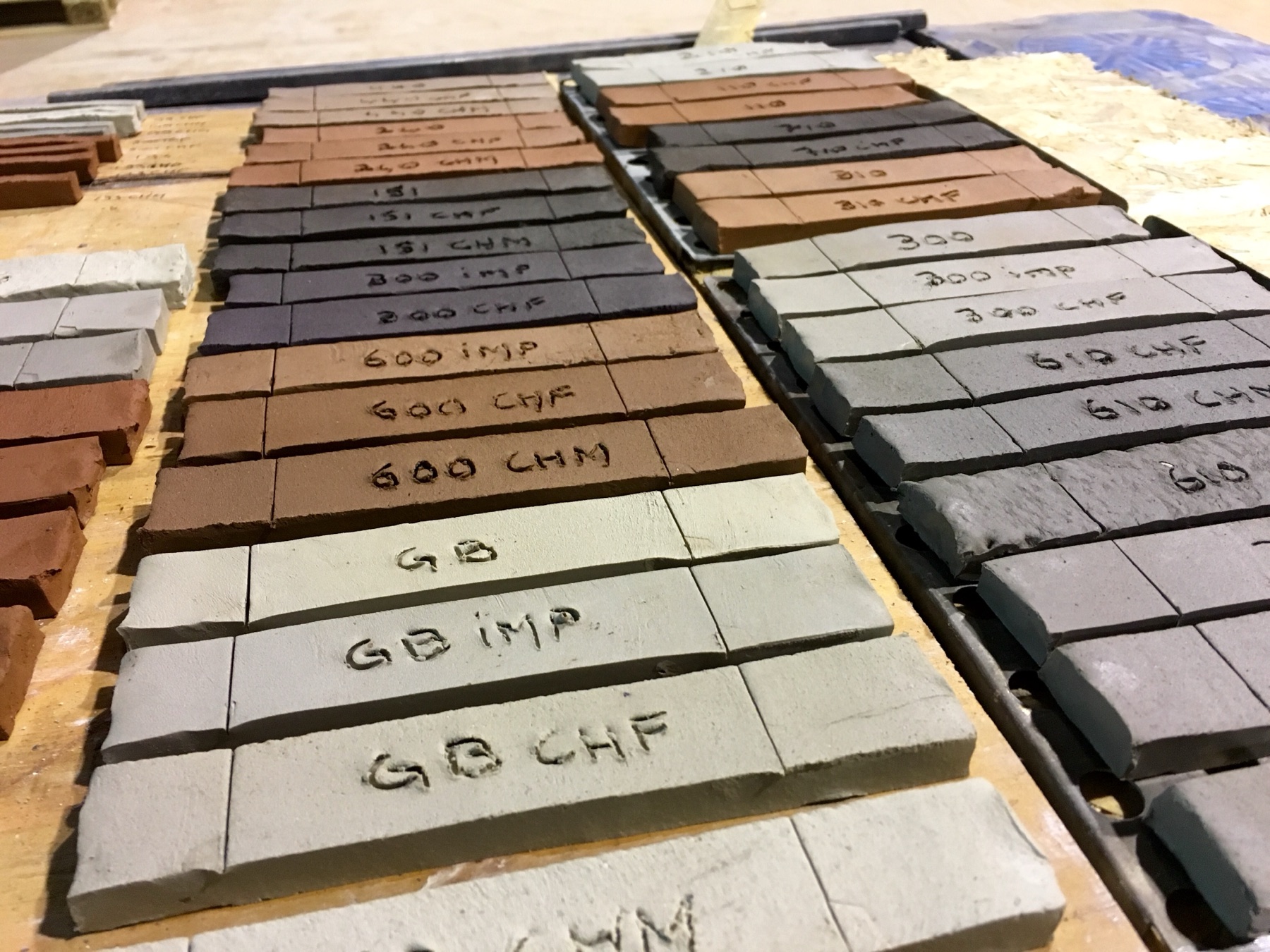 Nombreux échantillons de terres préparés et annotés au laboratoire Raoult Fils