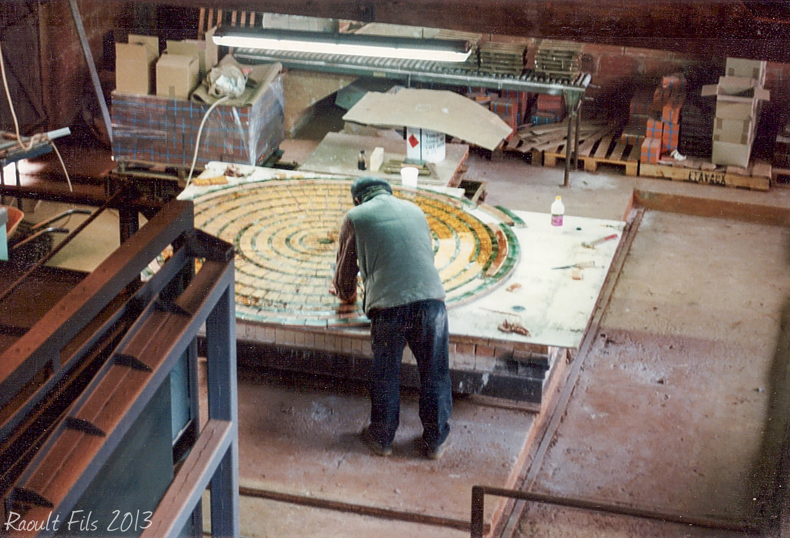 Hand assembly of a mosaic in the Raoult & Fils workshop