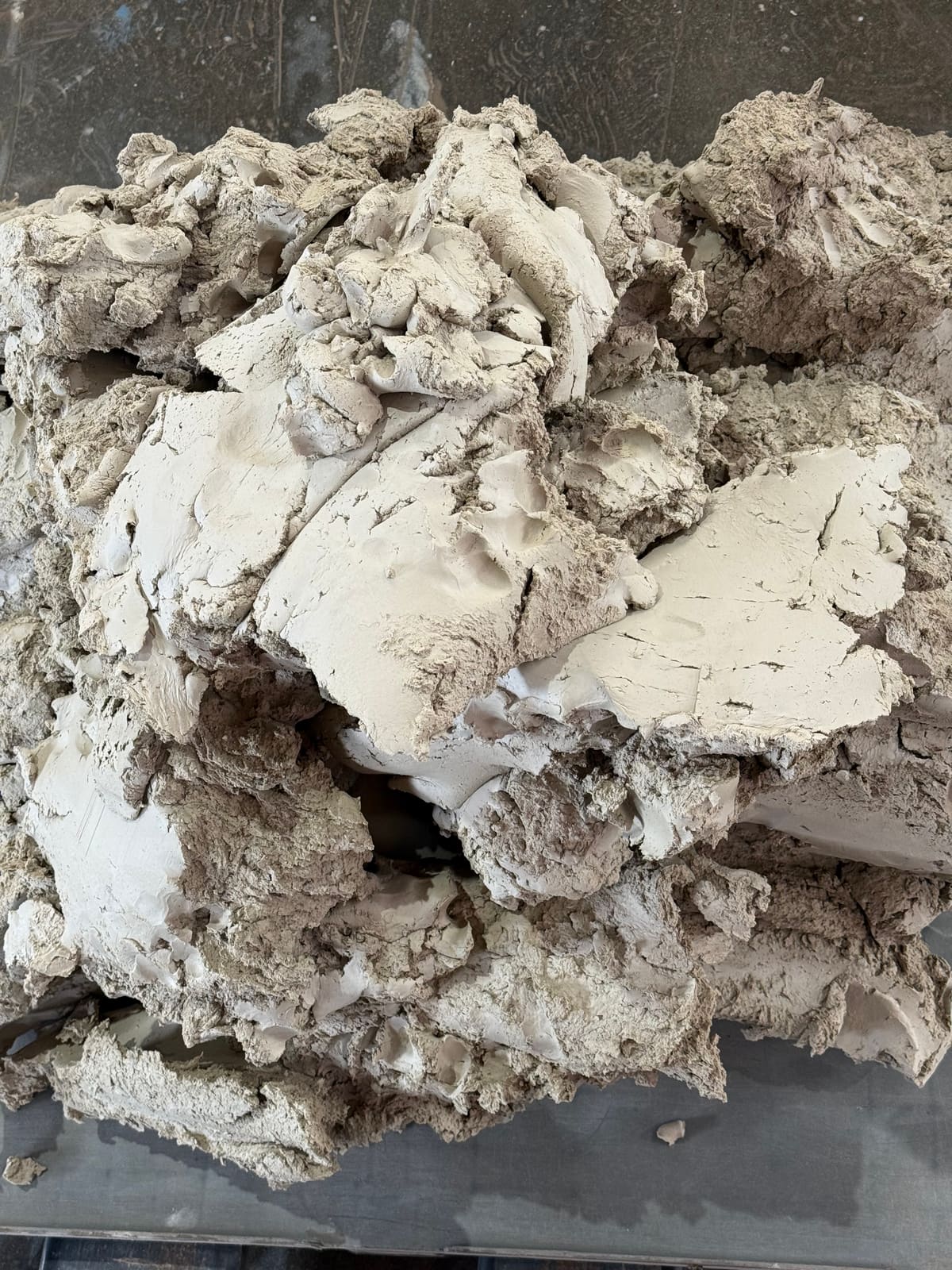 Pâte humide de Grès Blanc Pyrité GE221PY en gros plan