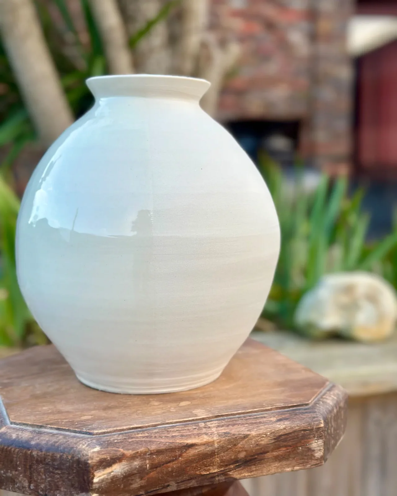 Vaso tornito in grès GE222 Extra bianco con una parte non smaltata